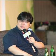锤子手机创始人罗永浩示范“如何靠嘴卖手机”